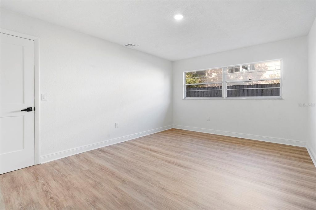 Image 33 of property listing at 1812 BAYWOOD AVENUE, Orlando, FL 32818