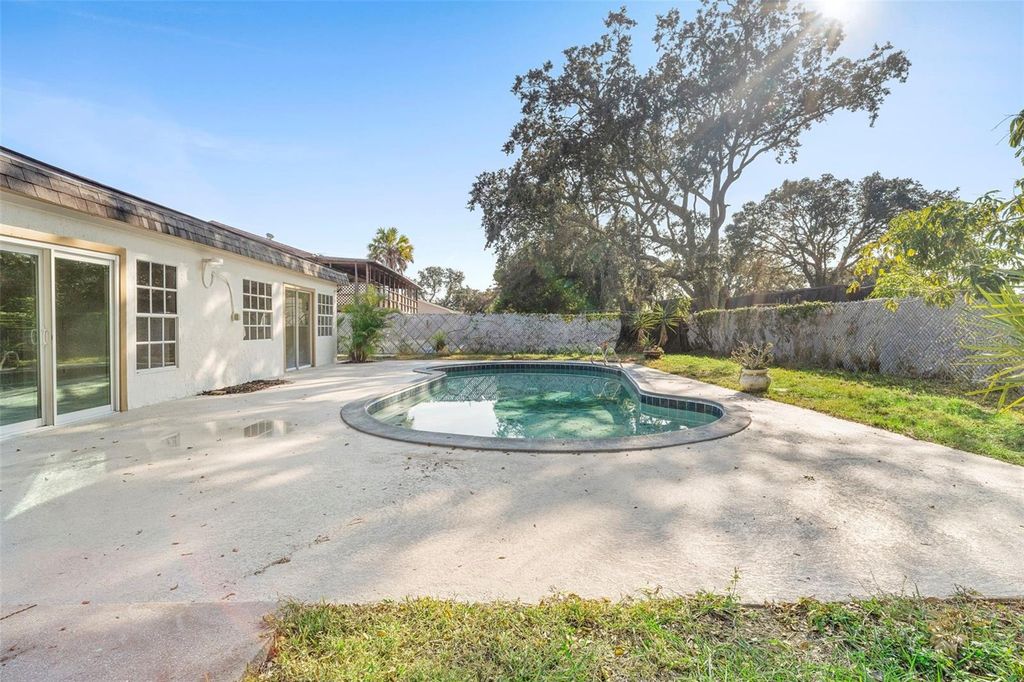 Image 5 of property listing at 1812 BAYWOOD AVENUE, Orlando, FL 32818