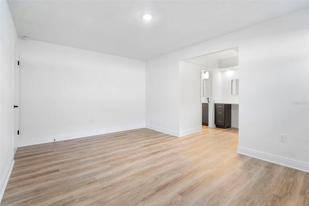 Image 43 of property listing at 1812 BAYWOOD AVENUE, Orlando, FL 32818