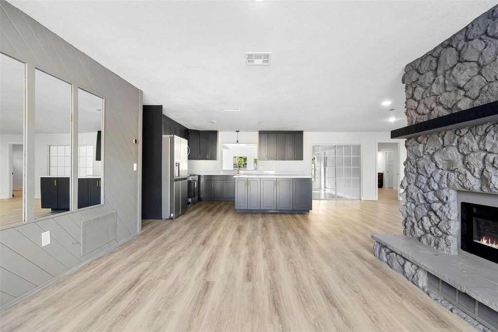 Image 7 of property listing at 1812 BAYWOOD AVENUE, Orlando, FL 32818