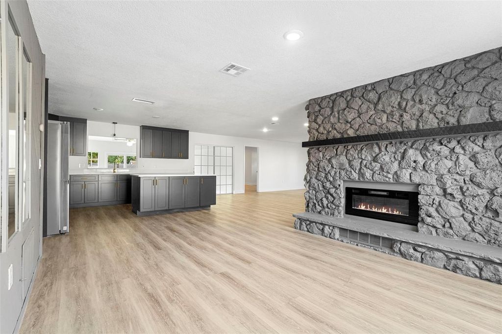 Image 8 of property listing at 1812 BAYWOOD AVENUE, Orlando, FL 32818