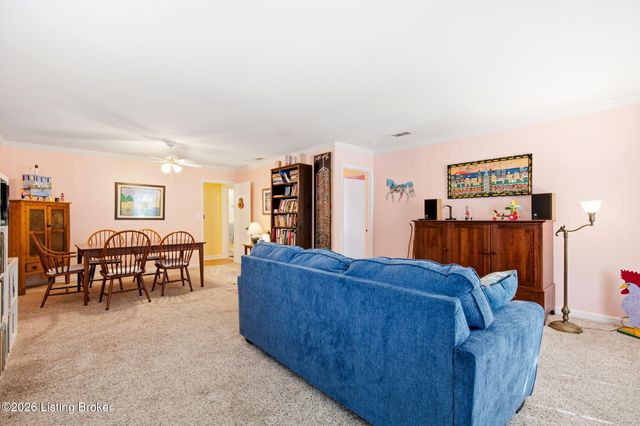 248 Stonehenge Dr 104, Louisville, KY 40207