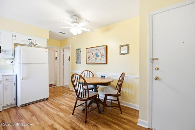 248 Stonehenge Dr 104, Louisville, KY 40207