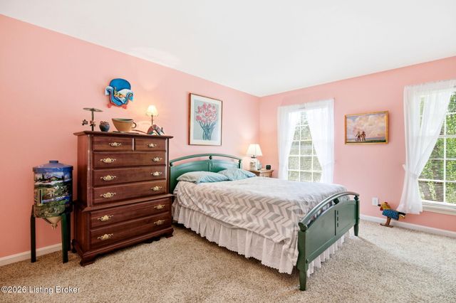 248 Stonehenge Dr 104, Louisville, KY 40207