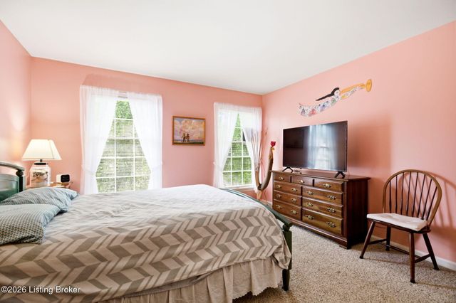248 Stonehenge Dr 104, Louisville, KY 40207