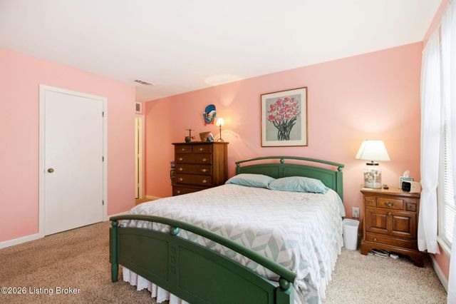 248 Stonehenge Dr 104, Louisville, KY 40207
