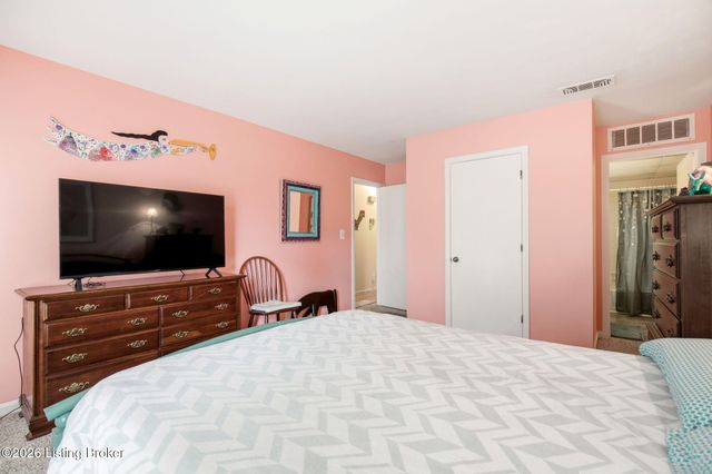 248 Stonehenge Dr 104, Louisville, KY 40207