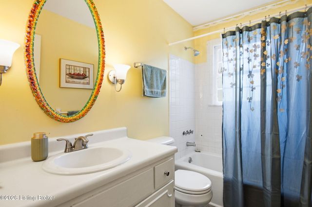 248 Stonehenge Dr 104, Louisville, KY 40207