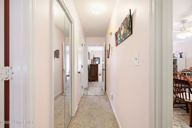 248 Stonehenge Dr 104, Louisville, KY 40207
