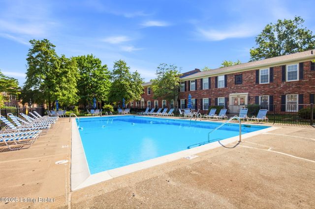 248 Stonehenge Dr 104, Louisville, KY 40207