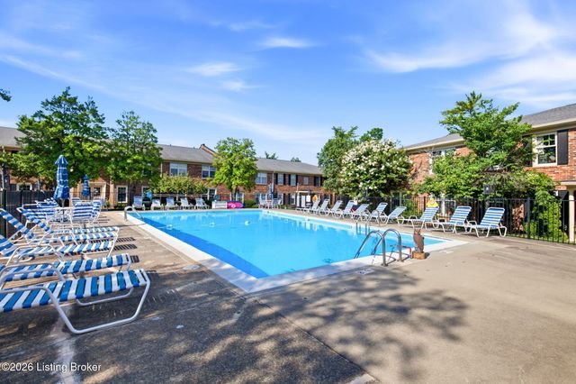 248 Stonehenge Dr 104, Louisville, KY 40207