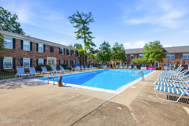 248 Stonehenge Dr 104, Louisville, KY 40207