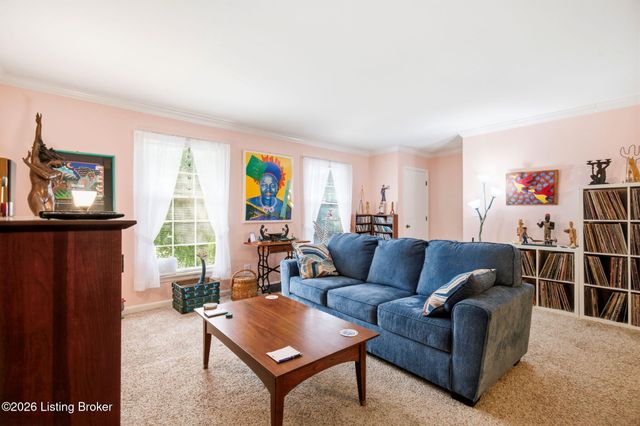 248 Stonehenge Dr 104, Louisville, KY 40207