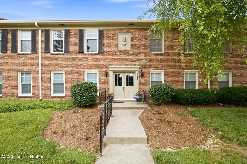 248 Stonehenge Dr 104, Louisville, KY 40207