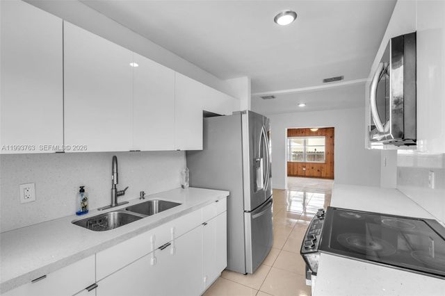 667 E 20th St, Hialeah, FL 33013