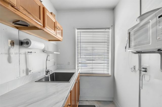 667 E 20th St, Hialeah, FL 33013