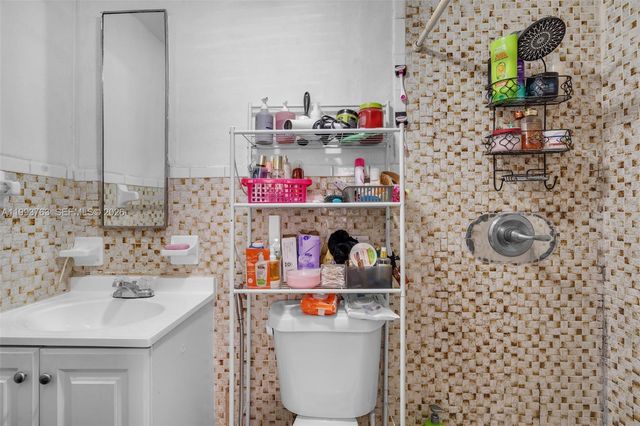 667 E 20th St, Hialeah, FL 33013