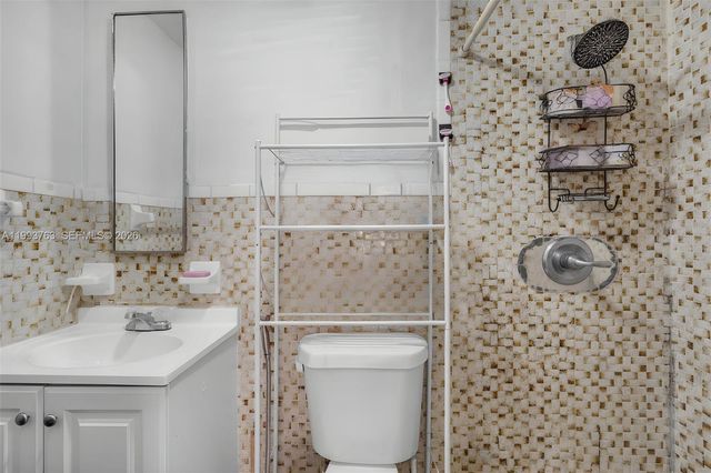 667 E 20th St, Hialeah, FL 33013