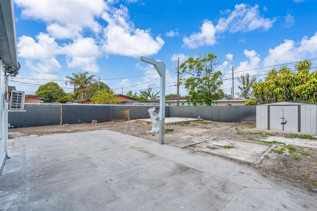 667 E 20th St, Hialeah, FL 33013