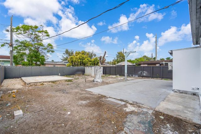 667 E 20th St, Hialeah, FL 33013