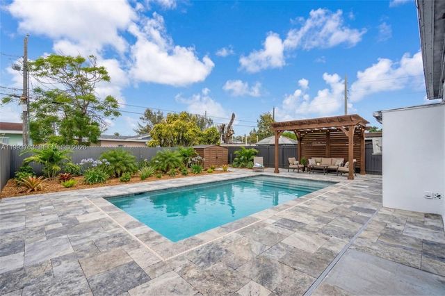 667 E 20th St, Hialeah, FL 33013