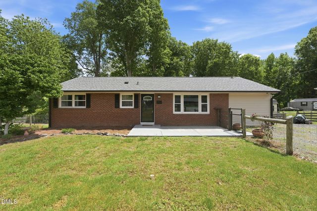 5414 Eastcrest Road, Mcleansville, NC 27301