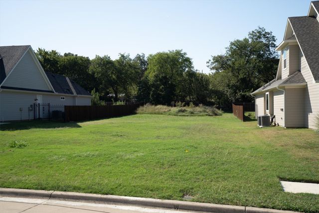 208 Village Way, Argyle, TX 76226
