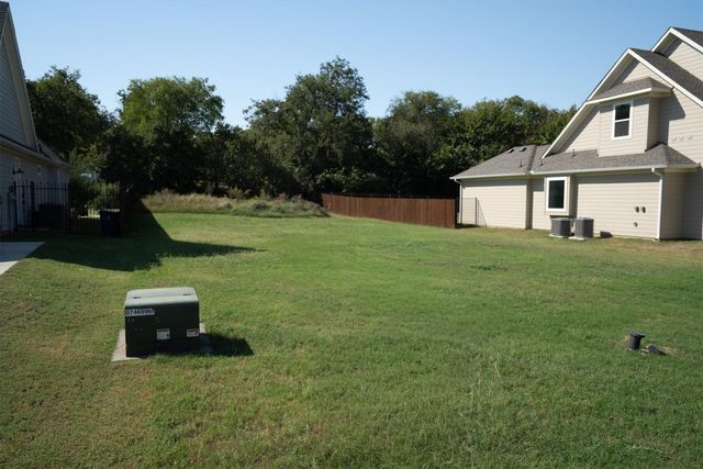208 Village Way, Argyle, TX 76226