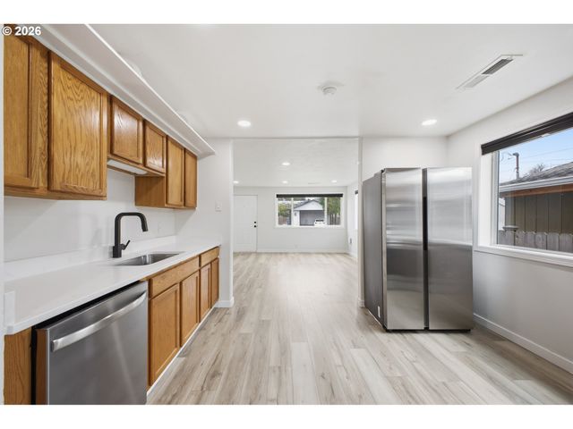 10068 Se BRANDEIS St, Clackamas, OR 97015