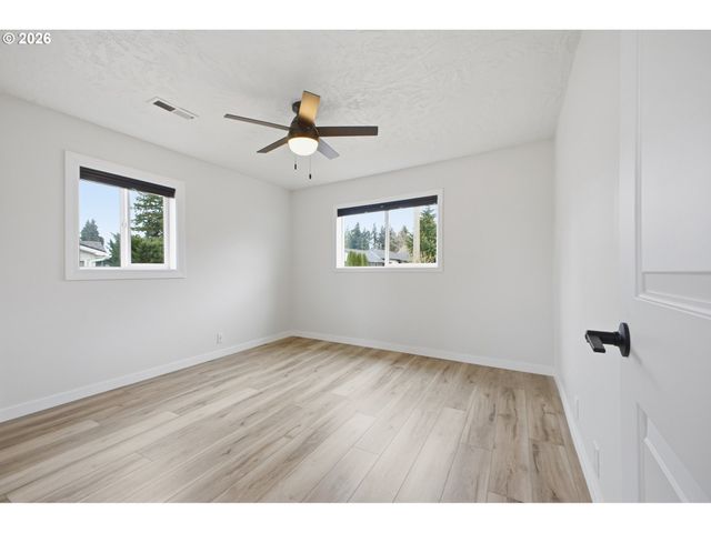 10068 Se BRANDEIS St, Clackamas, OR 97015