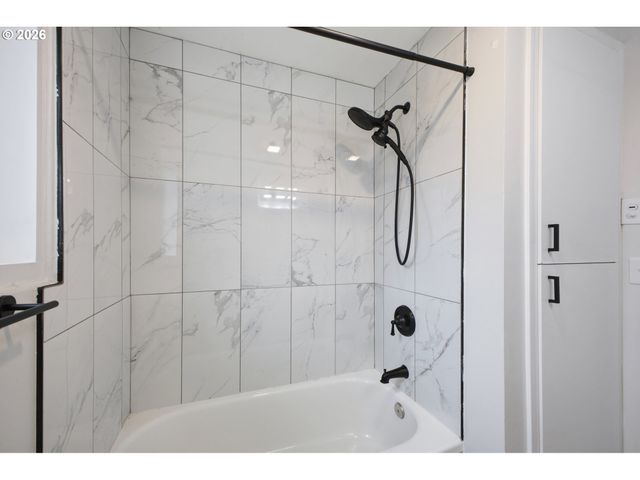 10068 Se BRANDEIS St, Clackamas, OR 97015