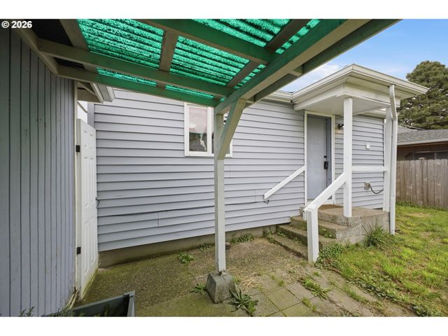 10068 Se BRANDEIS St, Clackamas, OR 97015