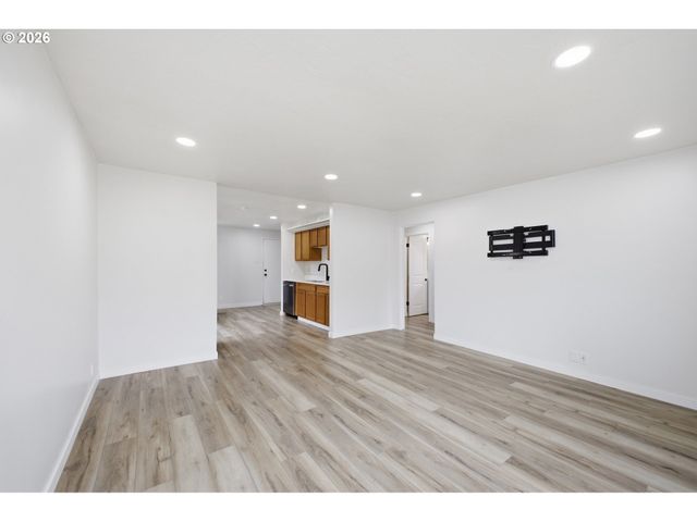 10068 Se BRANDEIS St, Clackamas, OR 97015