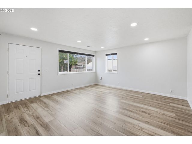 10068 Se BRANDEIS St, Clackamas, OR 97015