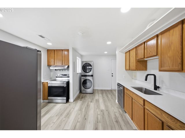 10068 Se BRANDEIS St, Clackamas, OR 97015