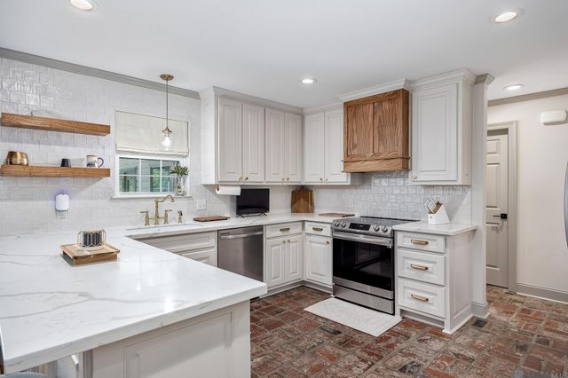 10302 La Hwy 937, St Amant, LA 70774