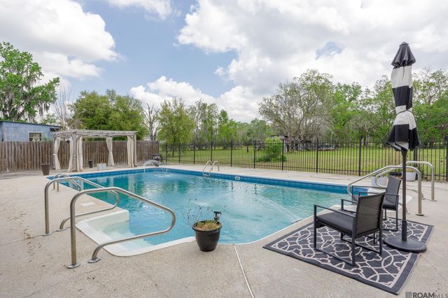 10302 La Hwy 937, St Amant, LA 70774