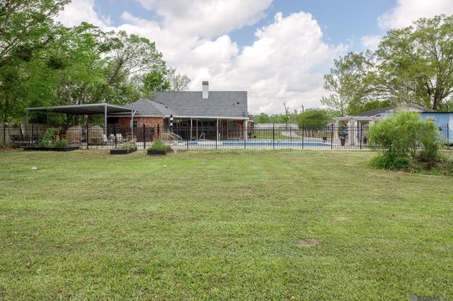 10302 La Hwy 937, St Amant, LA 70774