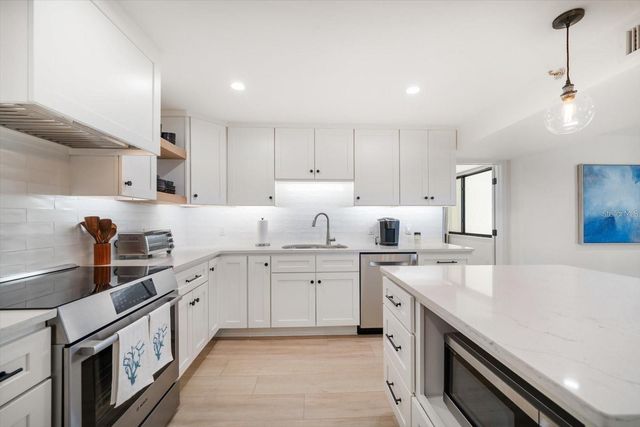 1480 GULF BOULEVARD 401 A, Clearwater Beach, FL 33767