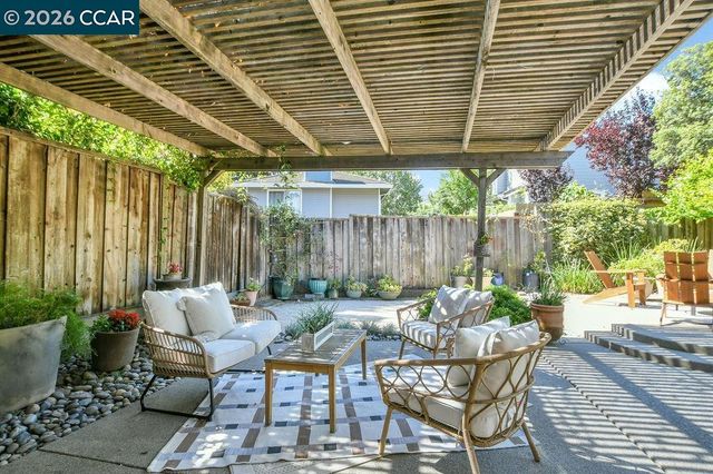 2246 Bridgeport Way, Martinez, CA 94553