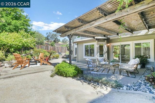 2246 Bridgeport Way, Martinez, CA 94553
