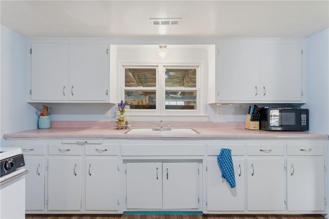 3132 N Oak Street, Springdale, AR 72764