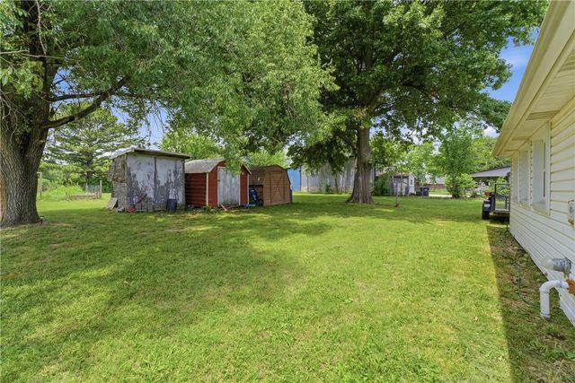 3132 N Oak Street, Springdale, AR 72764