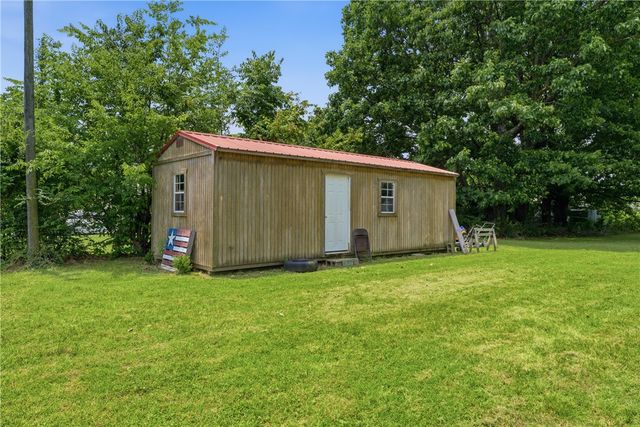 3132 N Oak Street, Springdale, AR 72764
