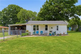3132 N Oak Street, Springdale, AR 72764