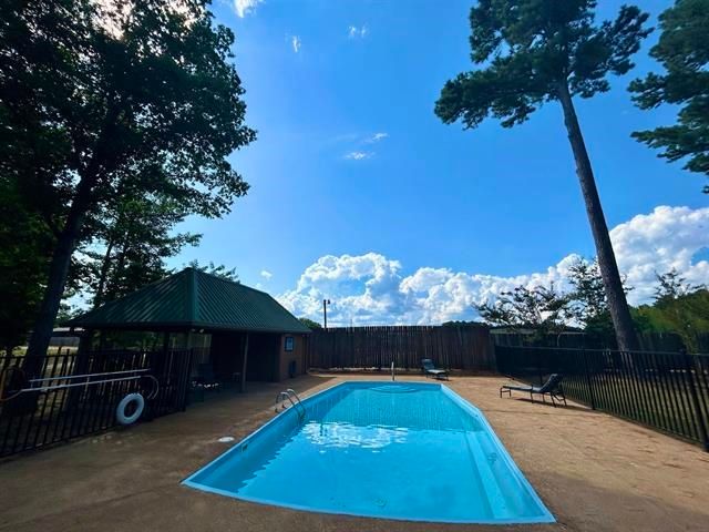 100 SHADOW BROOK CIR, Counce, TN 38326