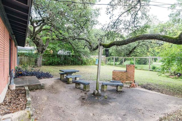 1207 Fieldcrest DR, Austin, TX 78704