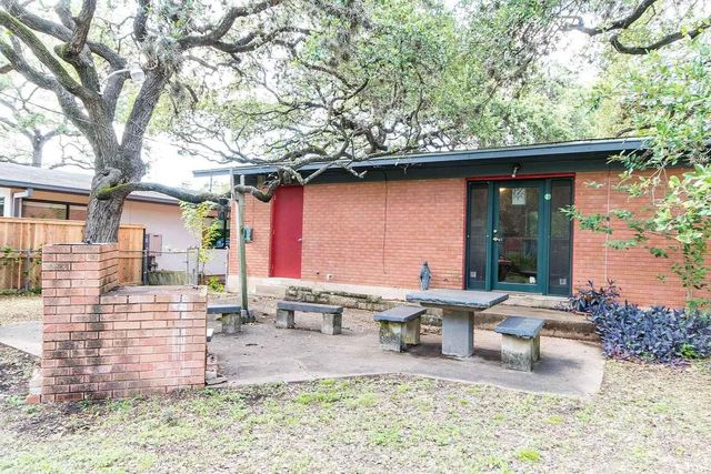 1207 Fieldcrest DR, Austin, TX 78704