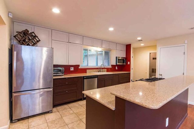 1207 Fieldcrest DR, Austin, TX 78704