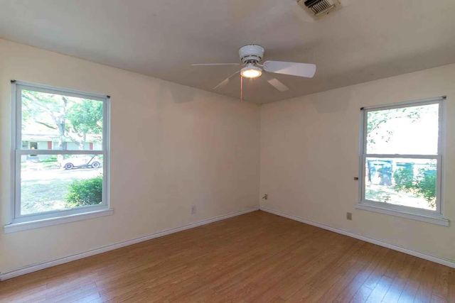 1207 Fieldcrest DR, Austin, TX 78704